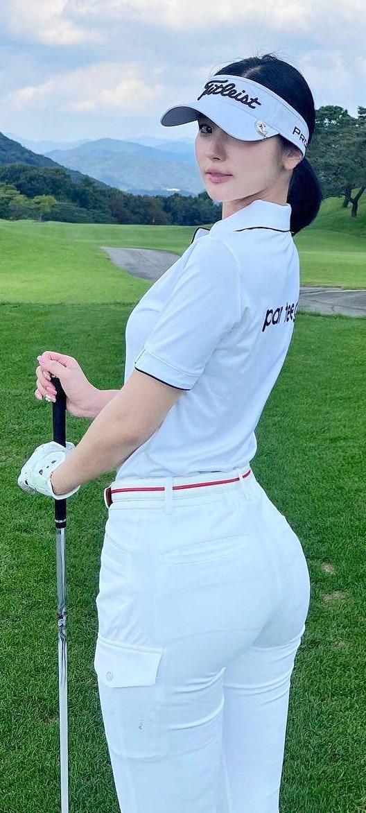앨리스 소희 하얀 골프웨어 백바지 화난 엉덩이