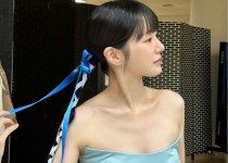 배우 박규영 연세대 축제 MC하늘색 오프숄더 드레스 몸매