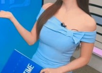 김윤희 아나운서 파란 오프솔더 밀착 몸매