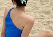 [러블리즈] 류수정 바닷가에서 시원한 파란색 비치웨어 야꼽 + 허벅지1.jpg